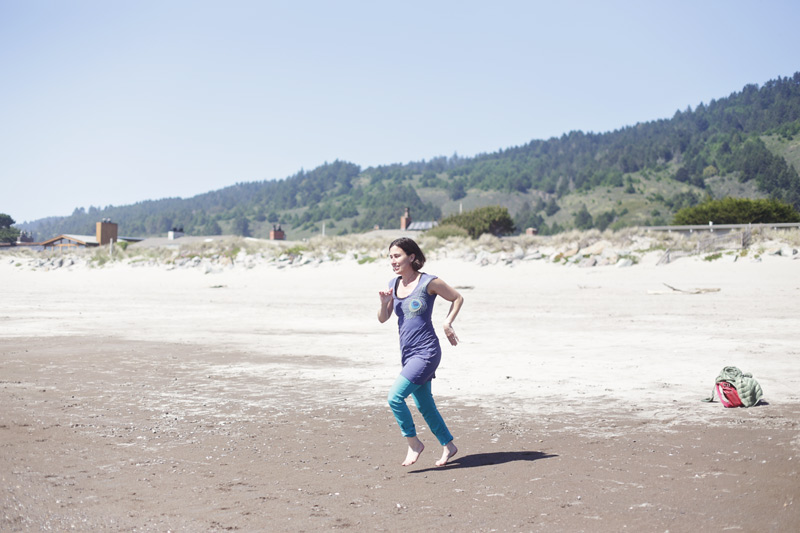 andrea_running_to_water_800