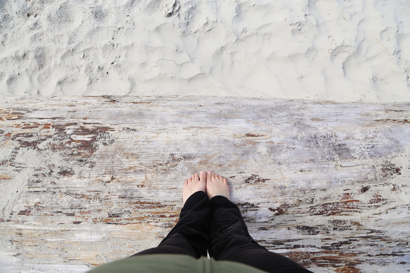 feet_white_sand_800