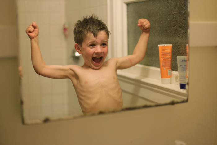 nico_mirror_muscles_700